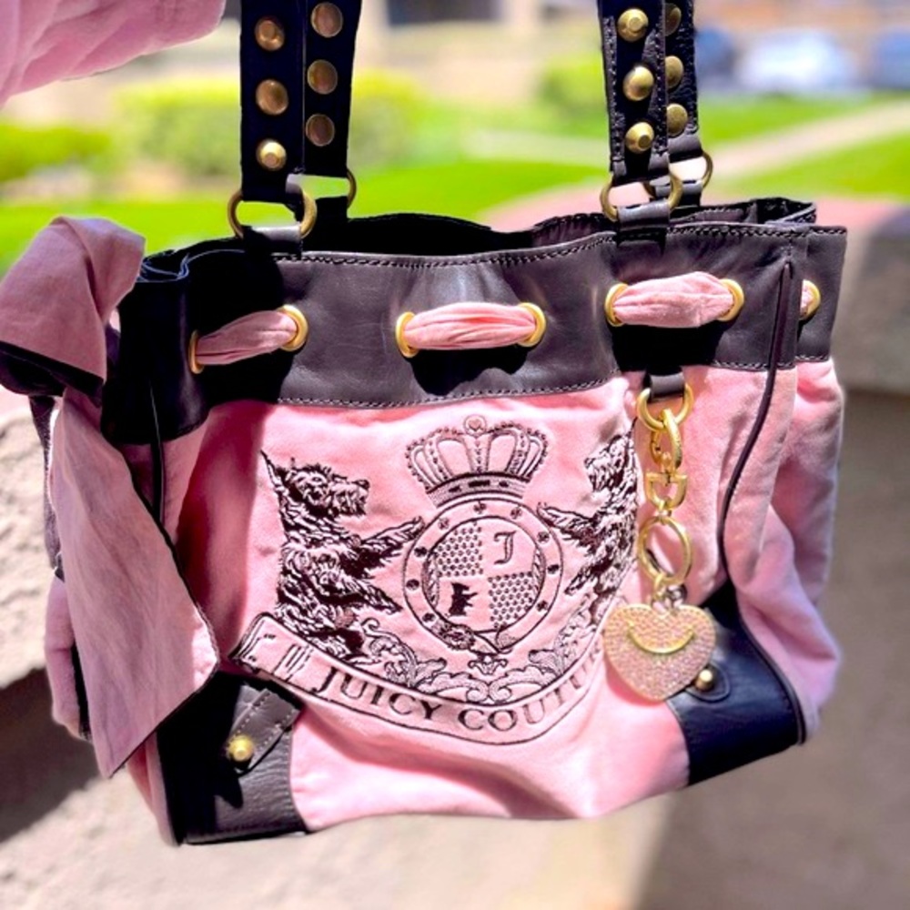 🩷🖤🎀ISO PINK & BLACK JUICY COUTURE DAYDREAMER PURSE🎀🖤🩷
